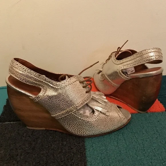 RACHEL COMEY SILVER METALLIC LACE-UP WEDGES - Picture 2 of 4